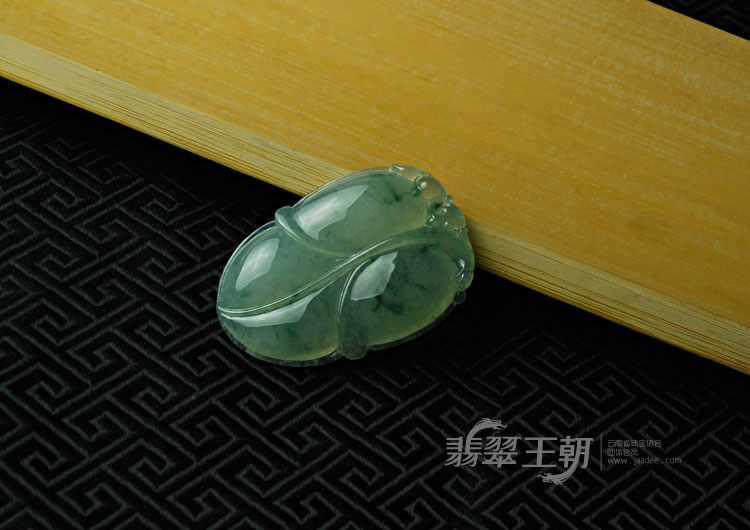 冰种飘花缅甸翡翠叶子挂件