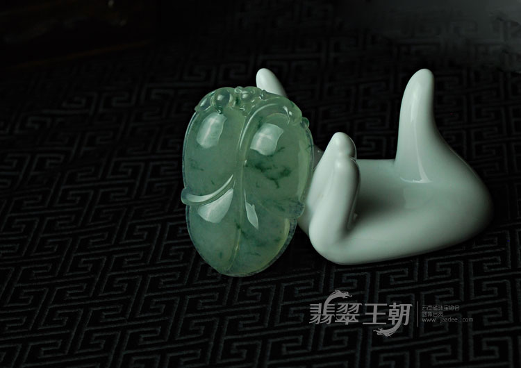 冰种飘花缅甸翡翠叶子挂件