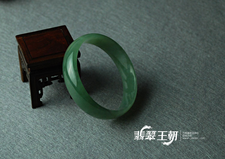 冰种蓝晴水缅甸翡翠手镯（56.9）
