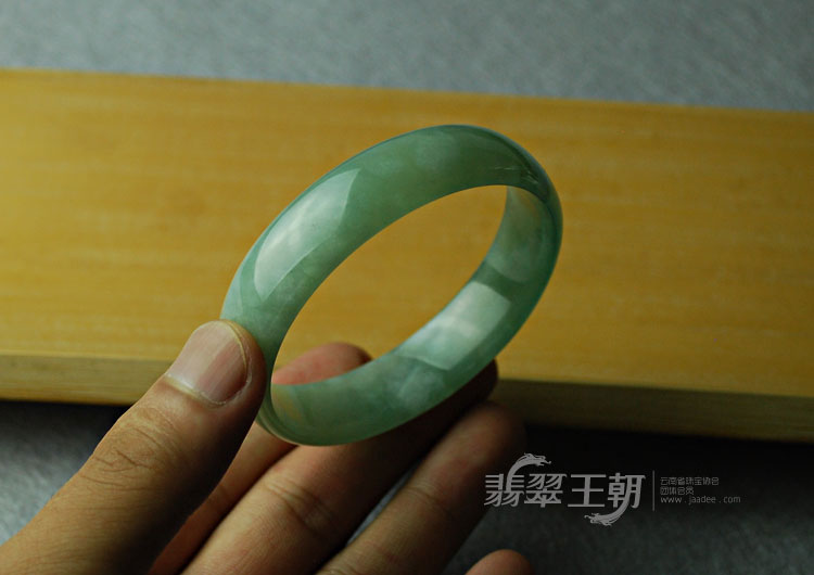 冰种蓝晴水缅甸翡翠手镯（56.9）