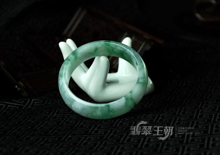糯冰种花青缅甸翡翠手镯（55.3）