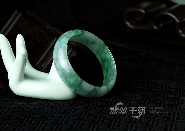 糯冰种花青缅甸翡翠手镯（55.3）