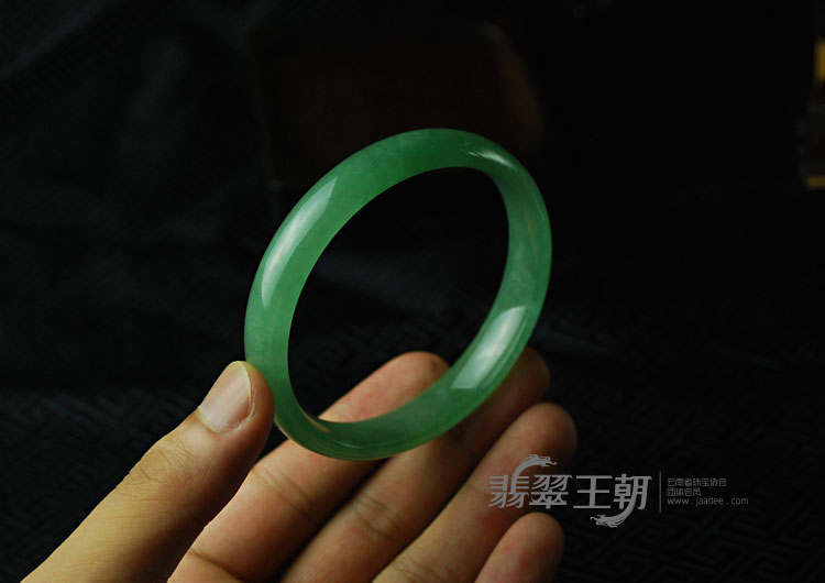 冰种绿晴缅甸翡翠手镯（60.3）