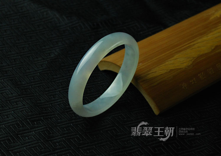 冰种淡紫罗兰缅甸翡翠手镯（57.6）