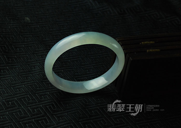 冰种淡紫罗兰缅甸翡翠手镯（57.6）