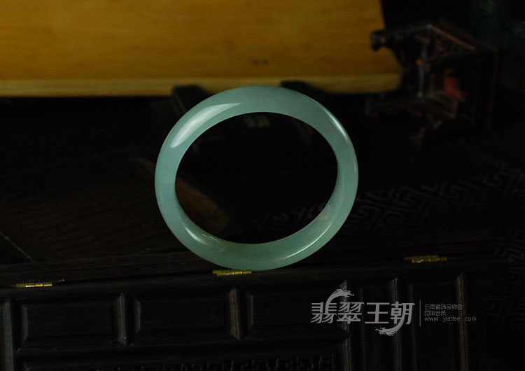 冰种晴水缅甸翡翠手镯（56.2）