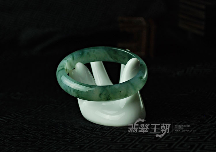 冰种飘花缅甸翡翠手镯（56）