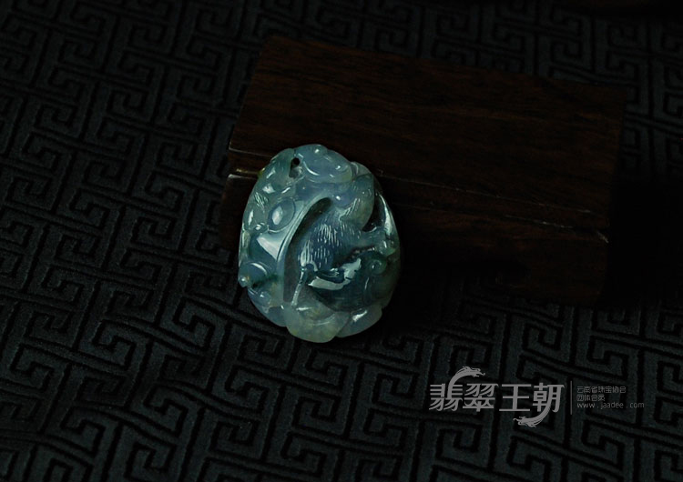 冰种紫罗兰飘花缅甸翡翠福鼠如意挂件