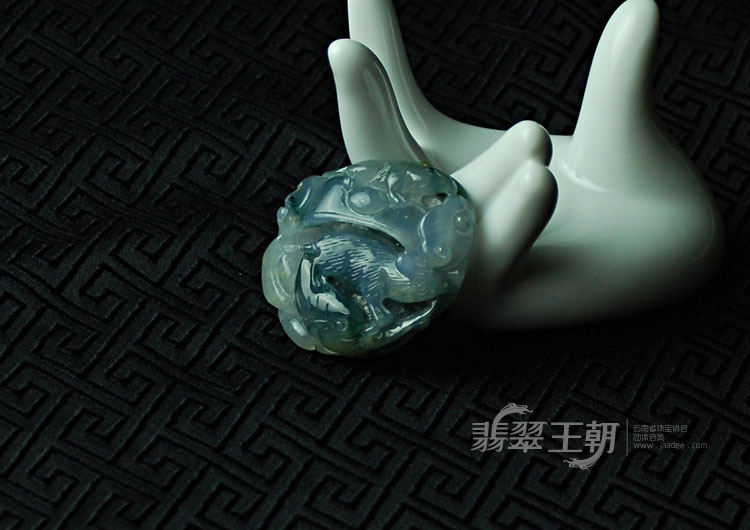 冰种紫罗兰飘花缅甸翡翠福鼠如意挂件