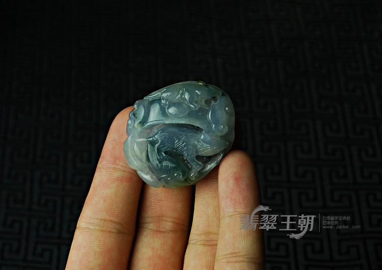 冰种紫罗兰飘花缅甸翡翠福鼠如意挂件