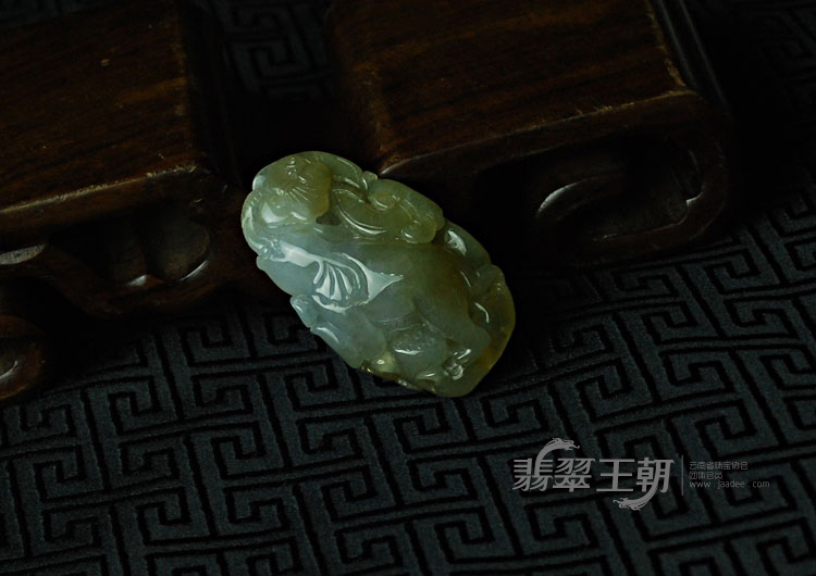 糯冰种黄翡缅甸翡翠象业有成挂件