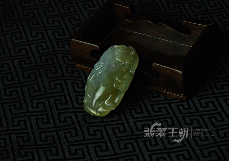 糯冰种黄翡缅甸翡翠象业有成挂件