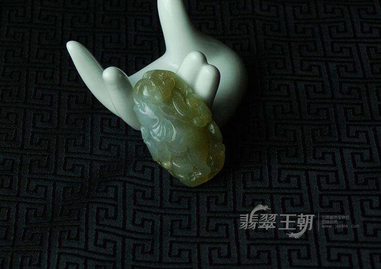 糯冰种黄翡缅甸翡翠象业有成挂件