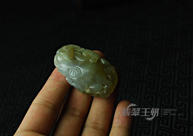 糯冰种黄翡缅甸翡翠象业有成挂件