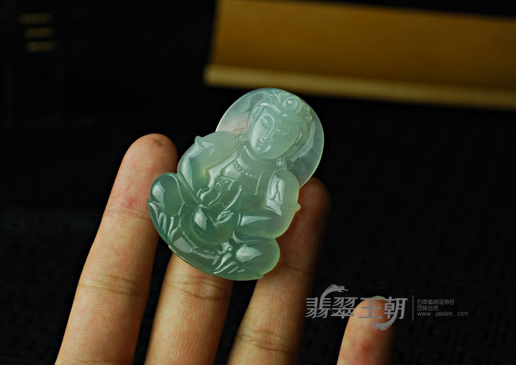 冰种晴水缅甸翡翠观音挂件