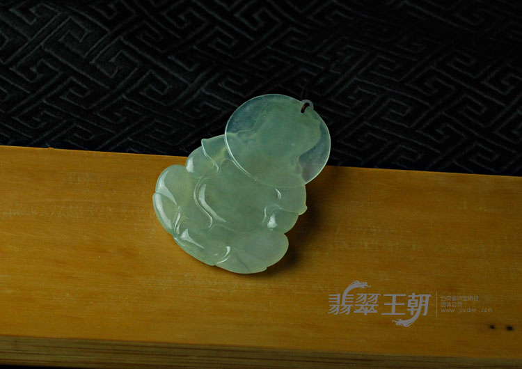 冰种晴水缅甸翡翠观音挂件