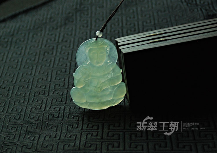冰种晴水缅甸翡翠观音挂件