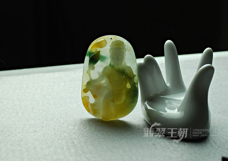 糯冰种三彩缅甸翡翠观音挂件