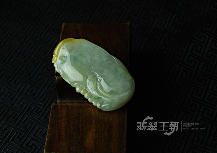 糯冰种黄翡缅甸翡翠美人鱼挂件