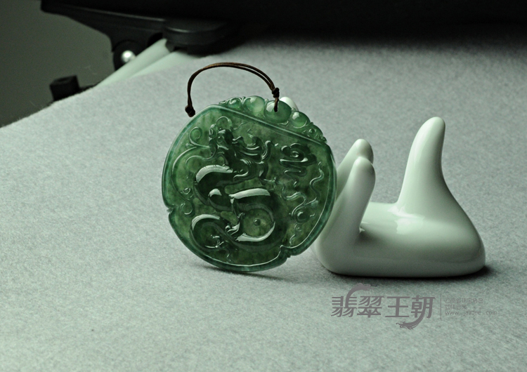 冰种油青缅甸翡翠龙牌挂件