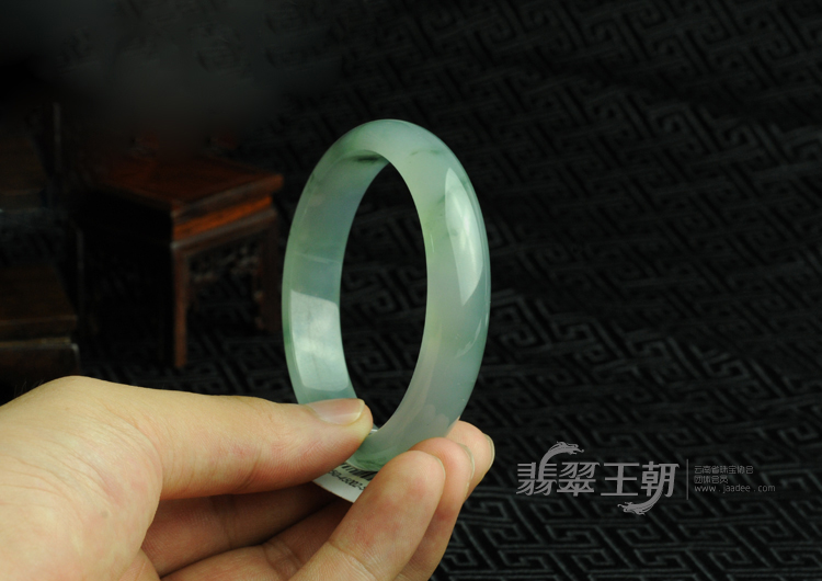 冰种紫罗兰飘花缅甸翡翠手镯（53.9）