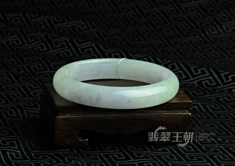 糯冰种春带彩缅甸翡翠手镯（57）
