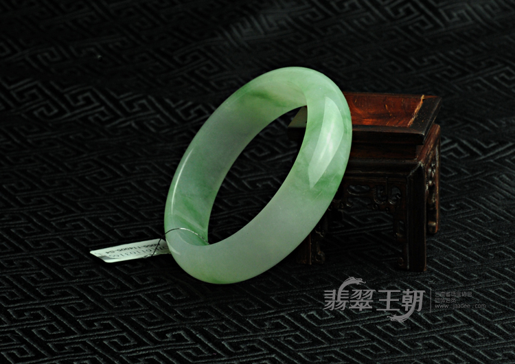 冰种飘翠缅甸翡翠手镯（57.2）