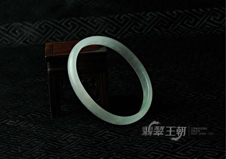 feicui冰种淡紫罗兰飘翠缅甸翡翠贵妃镯（56.4-49）