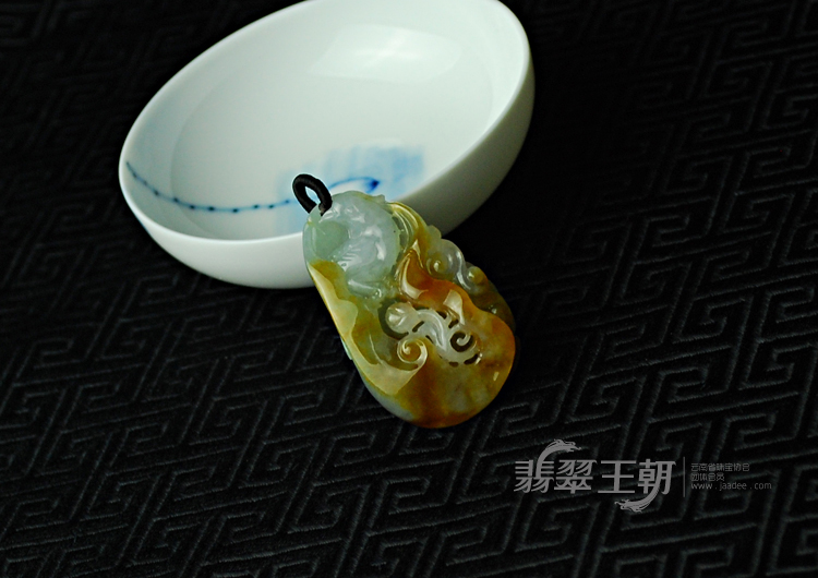 糯冰种黄翡缅甸翡翠喜上眉梢挂件