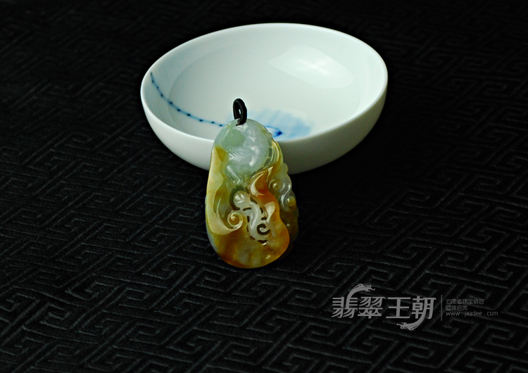 糯冰种黄翡缅甸翡翠喜上眉梢挂件