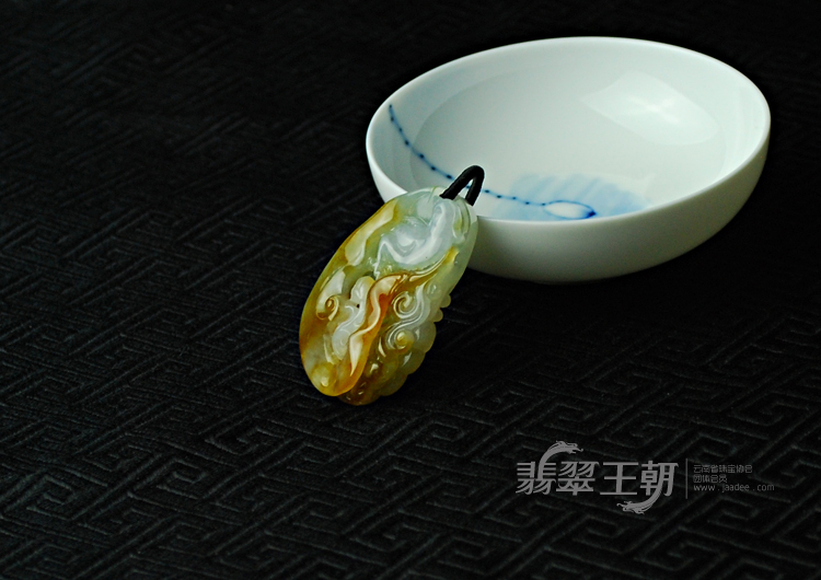糯冰种黄翡缅甸翡翠喜上眉梢挂件