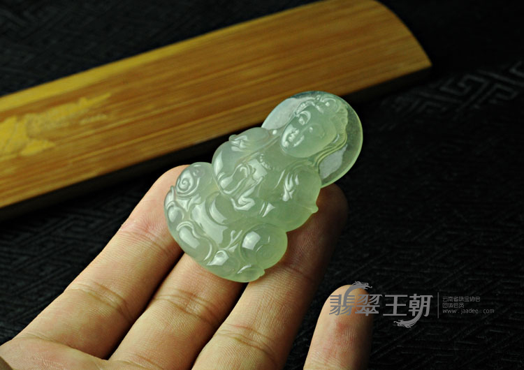 冰种晴水缅甸翡翠观音挂件