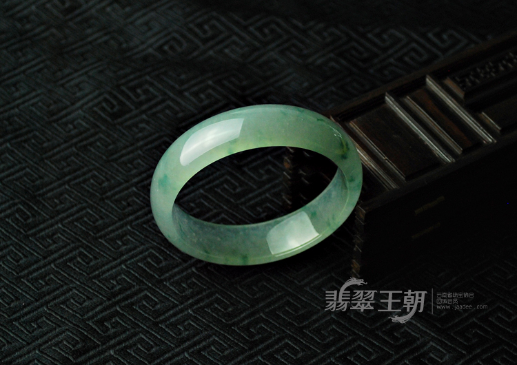 冰种飘花缅甸翡翠手镯（55.1）