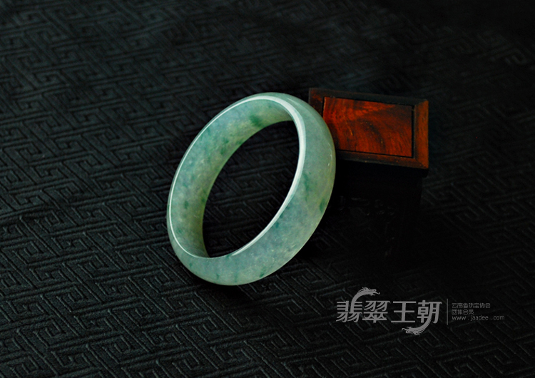 冰种飘花缅甸翡翠手镯（55.1）
