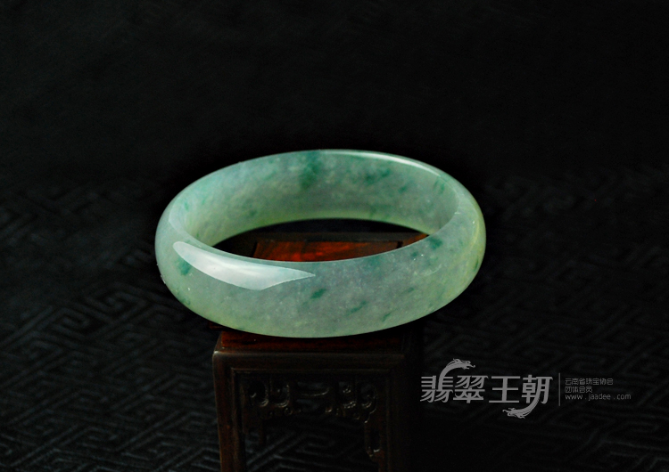 冰种飘花缅甸翡翠手镯（55.1）