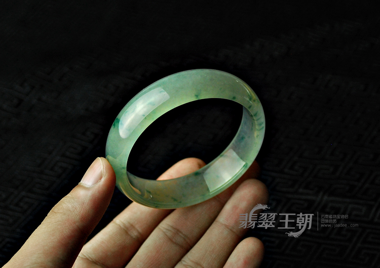 冰种飘花缅甸翡翠手镯（55.1）