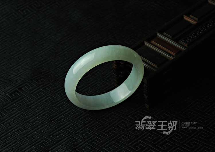 糯冰种淡紫罗兰缅甸翡翠手镯（57.8）