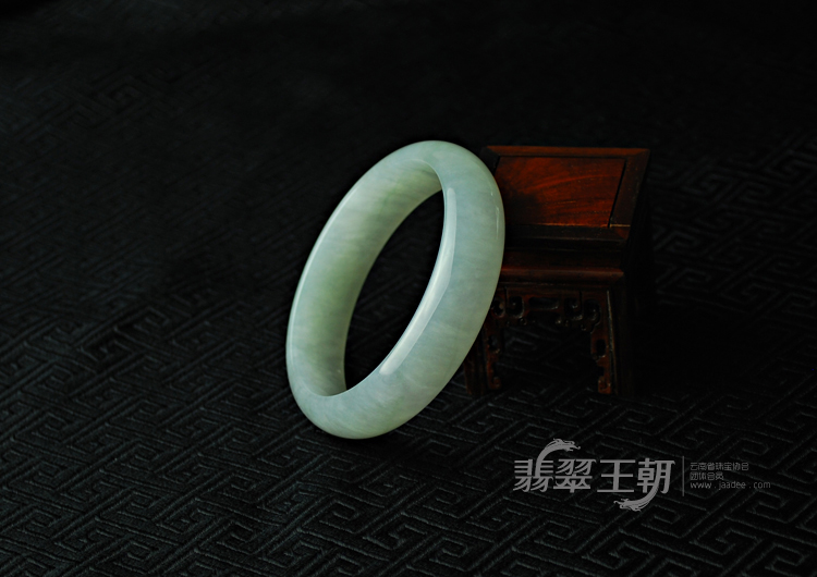 糯冰种淡紫罗兰缅甸翡翠手镯（57.8）