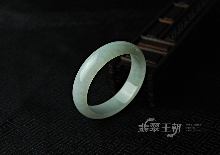 糯冰种淡紫罗兰缅甸翡翠手镯（57.8）