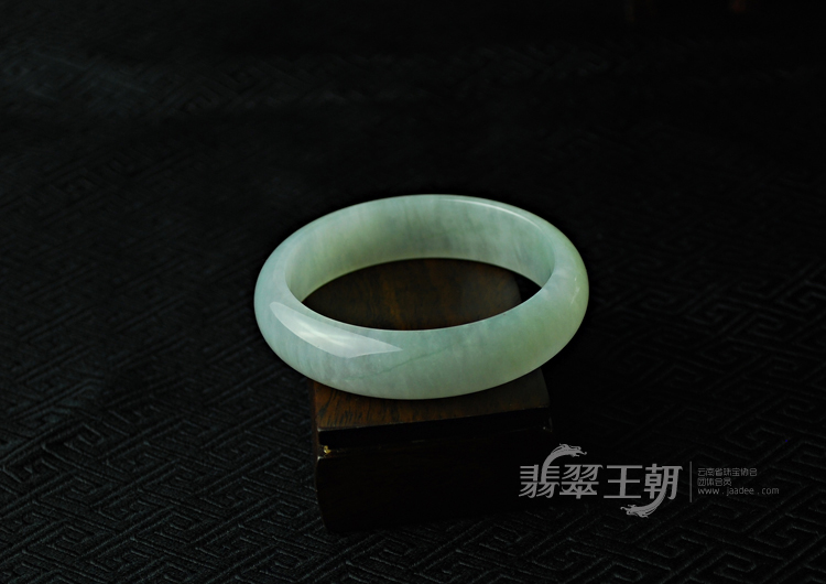 糯冰种淡紫罗兰缅甸翡翠手镯（57.8）