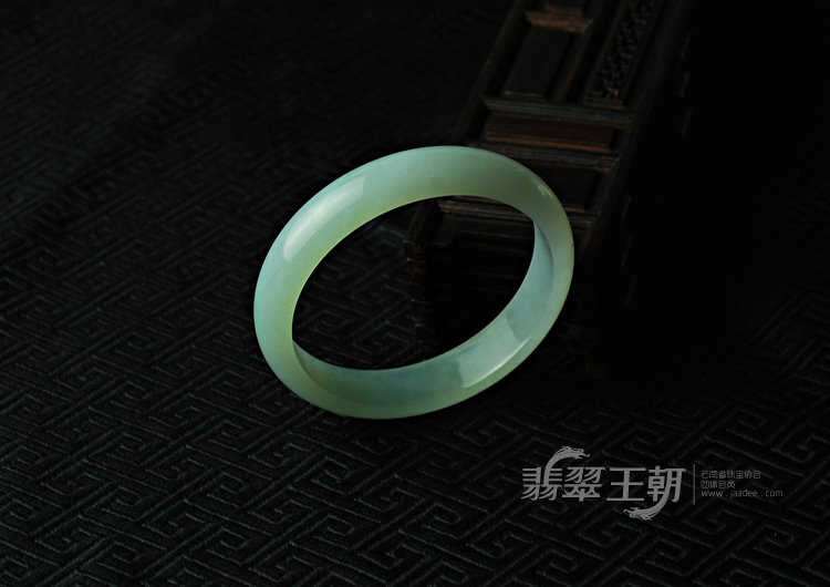 糯冰种晴水缅甸翡翠手镯（59.6）