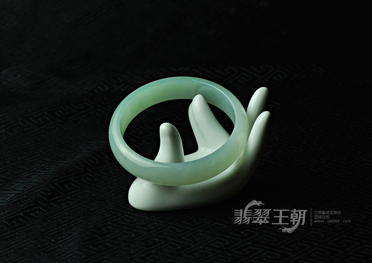 糯冰种晴水缅甸翡翠手镯（59）