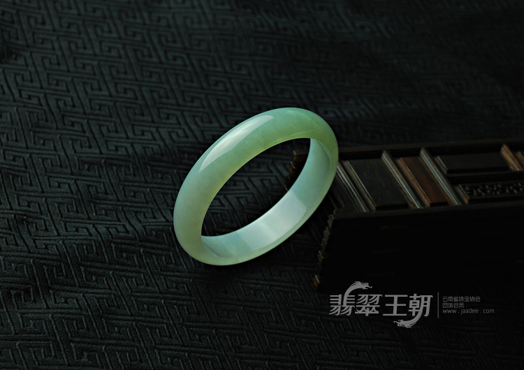 糯冰种晴水缅甸翡翠手镯（59）