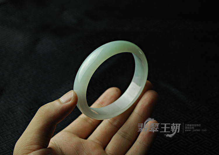 糯冰种晴水缅甸翡翠手镯（59）
