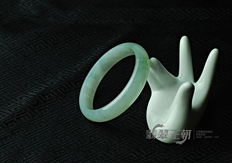 冰种晴水缅甸翡翠手镯（58.6）