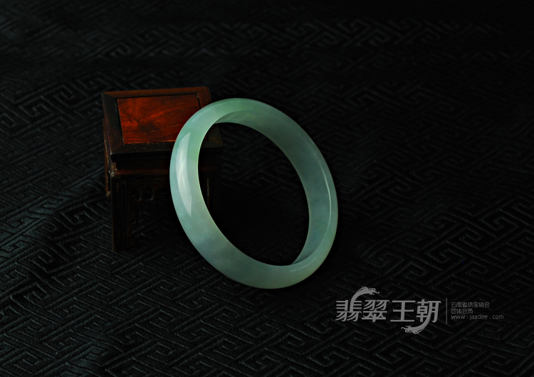冰种晴水缅甸翡翠手镯（58.6）