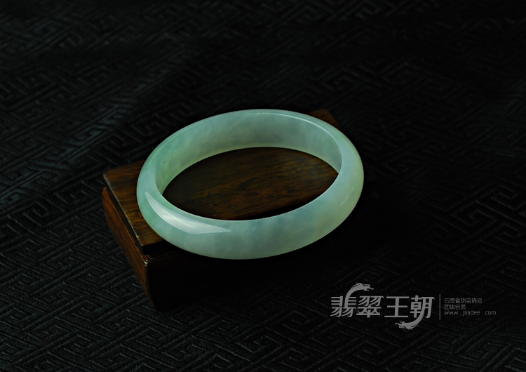 冰种晴水缅甸翡翠手镯（58.6）