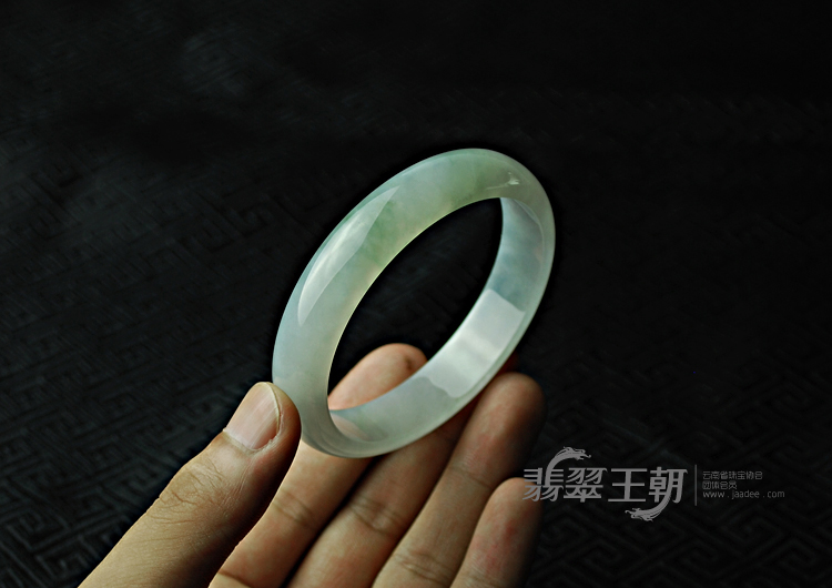 冰种晴水缅甸翡翠手镯（58.6）