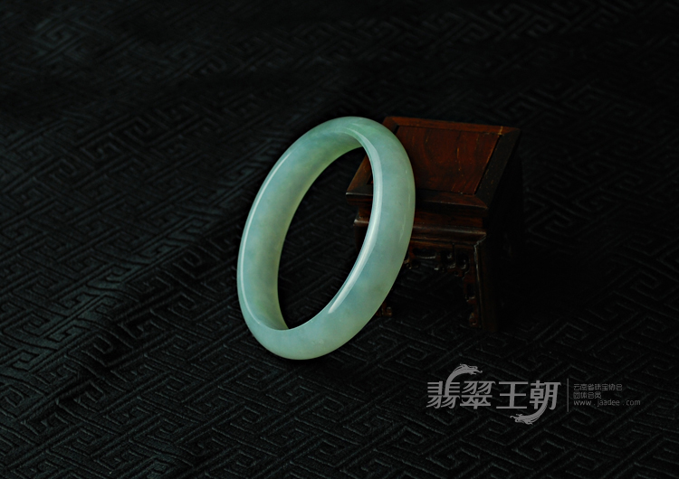 冰种晴水缅甸翡翠手镯（58.6）