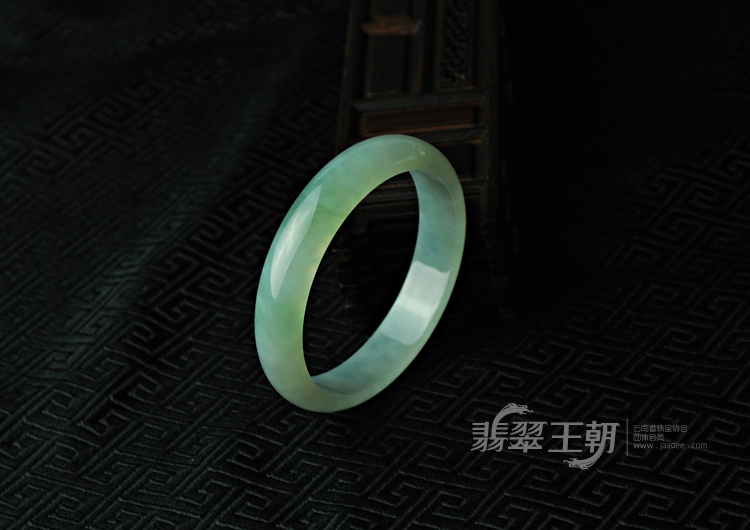 冰种晴水缅甸翡翠手镯（58.6）